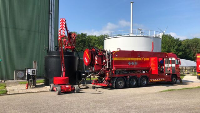 Ledigen en reinigen PGS chemicaliëntanks