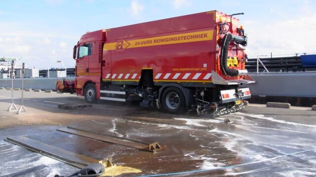 Wegdekreiniging olie- en dieselsporen