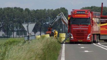 Drugsafval langs A59: op- en afrit Dussen dicht